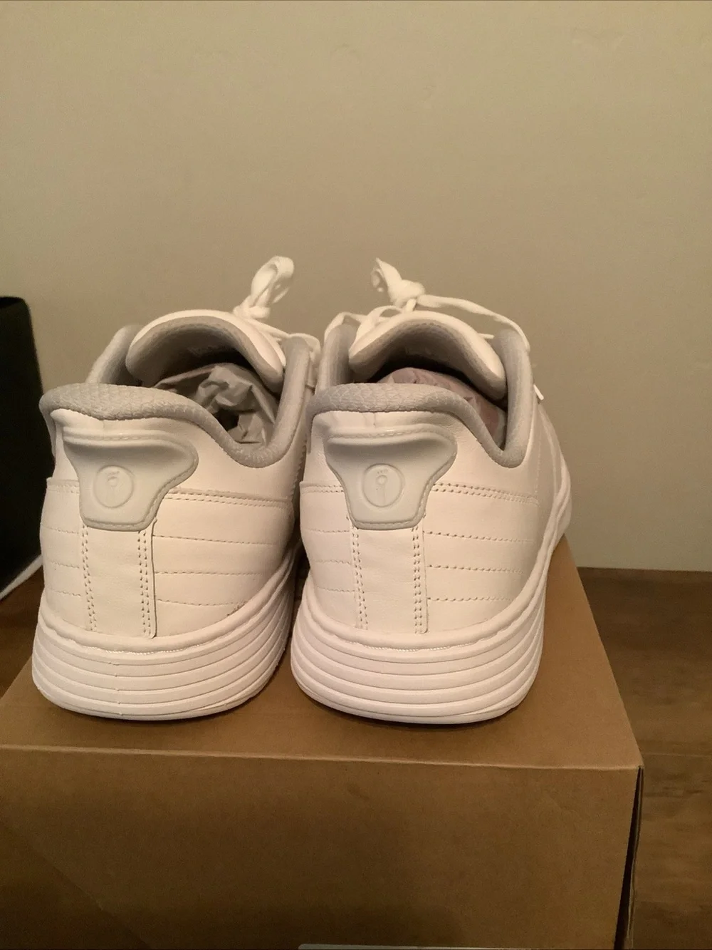 Orthofeet men’s 10.5 EEEE xtra wide White Athletic Lace-Up Shoes